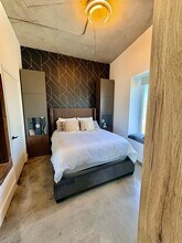 10 SW South River Dr, Unit 603 in Miami, FL - Foto de edificio - Building Photo