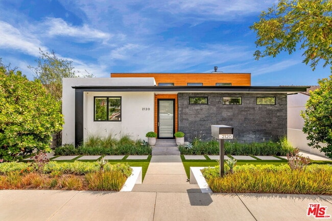 2120 Marine St in Santa Monica, CA - Building Photo - Building Photo