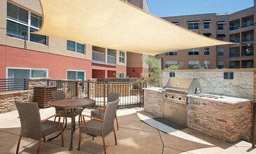 Rafael Town Center Apartments in San Rafael, CA - Building Photo - Building Photo