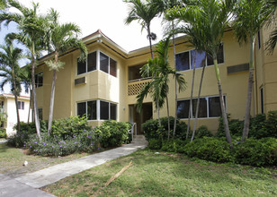 25 Menores Ave in Coral Gables, FL - Building Photo - Building Photo