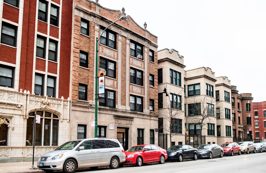 511 W Belmont Ave in Chicago, IL - Building Photo
