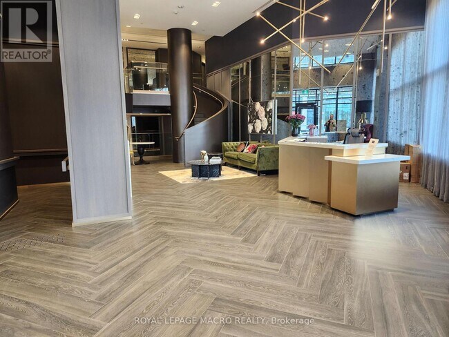 395 Dundas St W in Oakville, ON - Building Photo - Building Photo