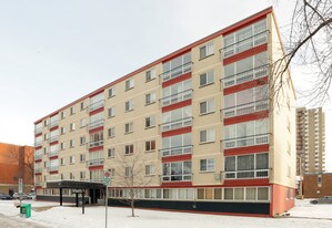 10135 120th St NW in Edmonton, AB - Building Photo