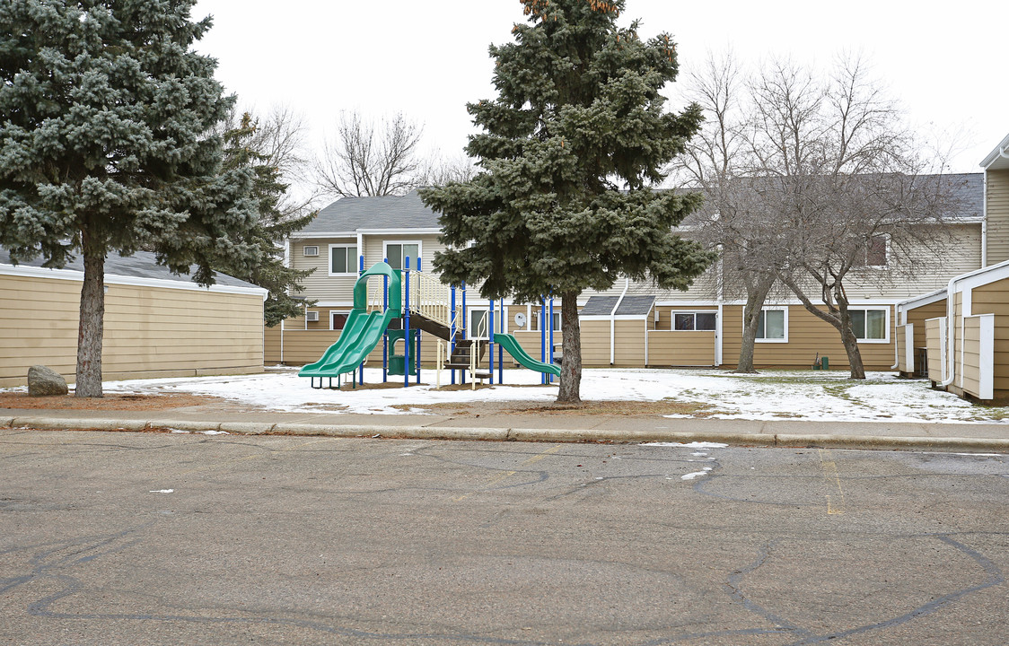 Clifton Townhomes-Shakopee in Shakopee, MN - Building Photo