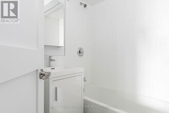 990 Avenue Rd in Toronto, ON - Building Photo - Building Photo