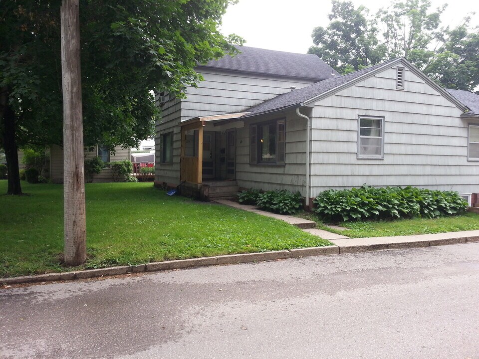 416 S Cedar Ave in Owatonna, MN - Building Photo