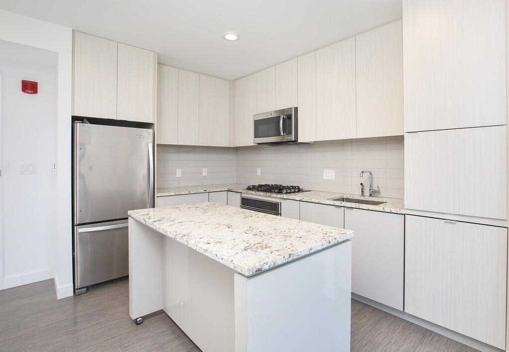 80 Fenwood Rd, Unit 609 in Boston, MA - Building Photo