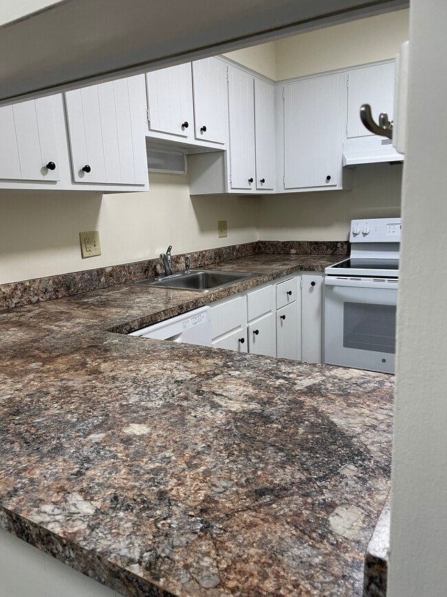 South Bay Apartments in North Syracuse, NY - Building Photo - Building Photo