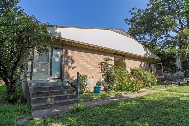 3304 Tom Green St in Austin, TX - Building Photo - Building Photo