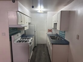 670 Hill Dr, Unit 209 in Hoffman Estates, IL - Building Photo