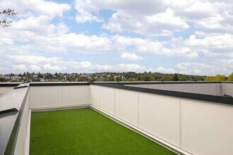 CHRONICLE: Stylish Wallingford Studios wi in Seattle, WA - Building Photo - Building Photo