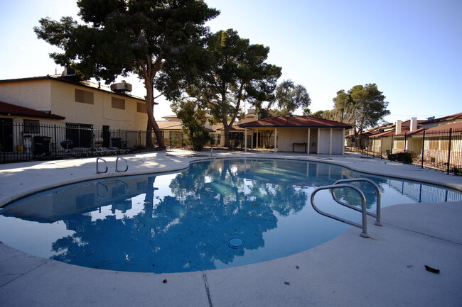 5282 S Maryland Pky, Unit A in Las Vegas, NV - Building Photo - Building Photo