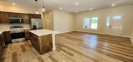 504 Brian St in Ava, MO - Foto de edificio - Building Photo