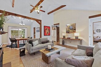 126 Lakeside Dr in Ridgefield, CT - Building Photo - Building Photo
