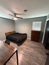 5611 16th Pl in Lubbock, TX - Building Photo - Building Photo