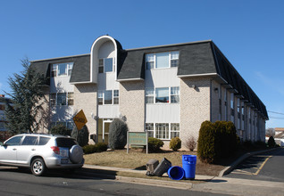 Franciszka Gardens in Linden, NJ - Building Photo - Building Photo