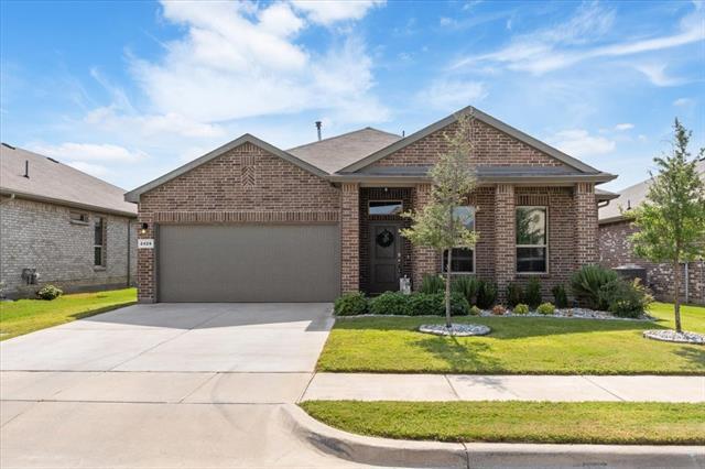 2429 Moon Rnch in Weatherford, TX - Building Photo