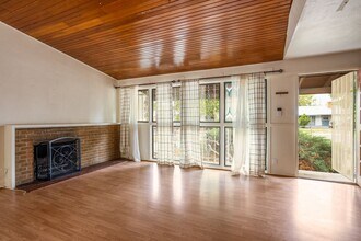 2834 La Veta Dr in Albuquerque, NM - Building Photo - Building Photo
