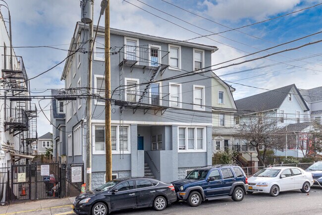 192 Beach 115th St in Rockaway Park, NY - Building Photo - Building Photo