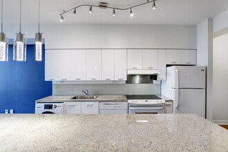 29 Singer Ct in Toronto, ON - Building Photo - Building Photo