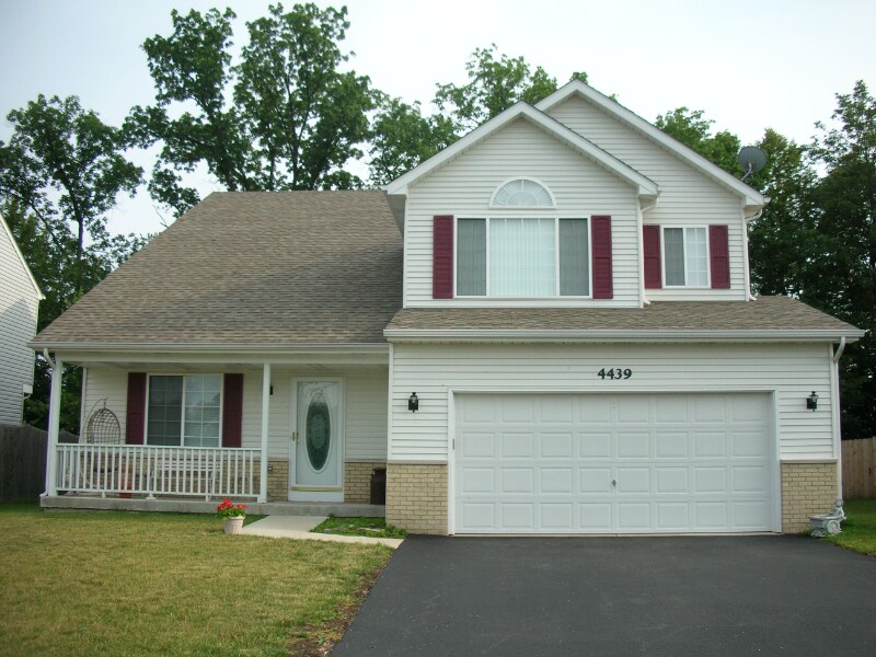 4439 W Lawn Ave in Gurnee, IL - Building Photo