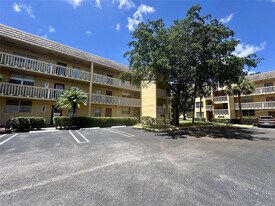 5980 NW 64th Ave in Fort Lauderdale, FL - Building Photo