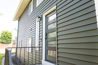 326 N 100th St in Seattle, WA - Foto de edificio - Building Photo