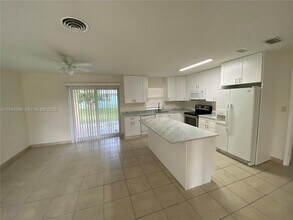 851 SW 63rd Way in North Lauderdale, FL - Building Photo - Building Photo