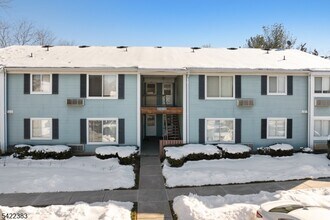 62 Eton Way in Franklin Township, NJ - Building Photo - Building Photo