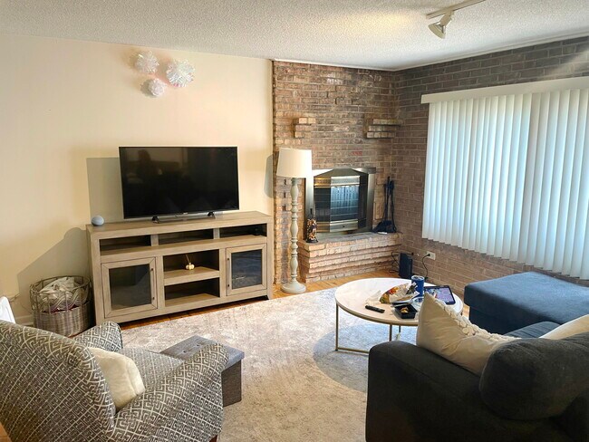 715 W Diversey Pky, Unit 7 in Chicago, IL - Building Photo - Building Photo