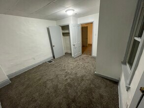 424 Park Ave, Unit 4 in Clairton, PA - Building Photo - Building Photo