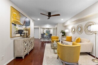 353 N Post Oak Ln in Houston, TX - Building Photo - Building Photo