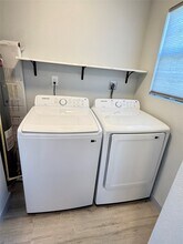 210 N Mattson St in West Columbia, TX - Building Photo - Building Photo