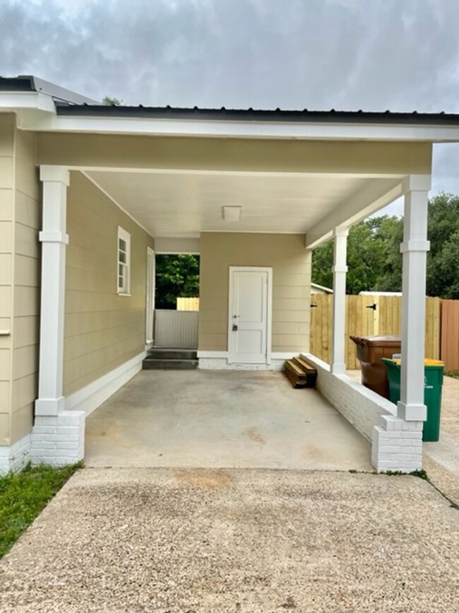 333 Belvedere Dr in Biloxi, MS - Building Photo - Building Photo