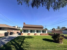 10253 Mapledale St in Bellflower, CA - Building Photo