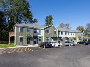 Ivy Ridge Townhomes in Ithaca, NY - Foto de edificio - Building Photo