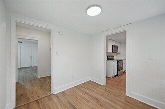 906 E Houston St in Sherman, TX - Building Photo - Building Photo