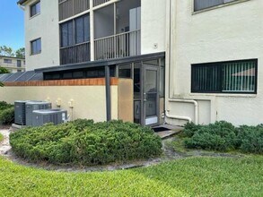 2440 Winding Creek Blvd in Clearwater, FL - Building Photo - Building Photo
