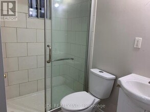 593 Bathurst St in Toronto, ON - Building Photo - Building Photo