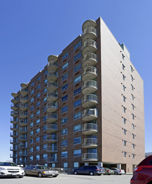 Alta Vista Court in Ottawa, ON - Building Photo - Building Photo