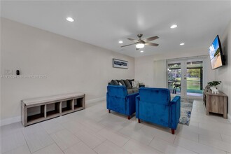 9501 E Palmetto Club Ln in Palmetto Bay, FL - Building Photo - Building Photo