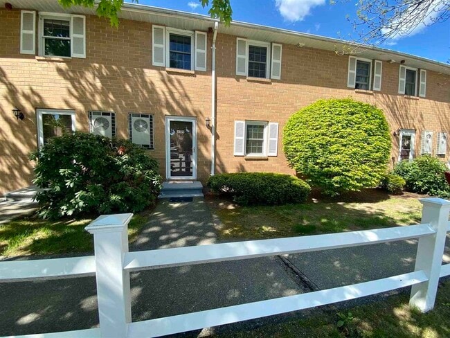 609 Elmwood Dr in Hudson, NH - Building Photo - Building Photo