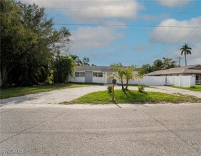 60 Cardinal Dr in North Fort Myers, FL - Building Photo - Building Photo