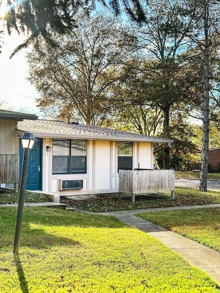 2421 Madison St, Unit 13 in Clarksville, TN - Building Photo - Building Photo