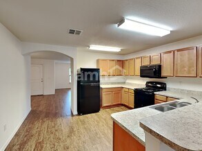 619 Chatham Walk Dr in Ruskin, FL - Building Photo - Building Photo