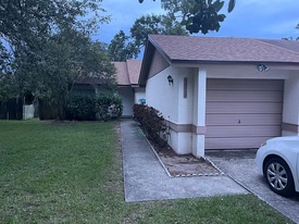 12117 Walden Woods Dr in Orlando, FL - Building Photo