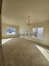 1903 Inez Ct in Yuba City, CA - Foto de edificio - Building Photo