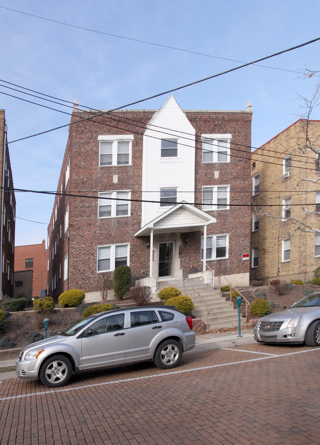 716 Roselawn Ave in Pittsburgh, PA - Foto de edificio - Building Photo