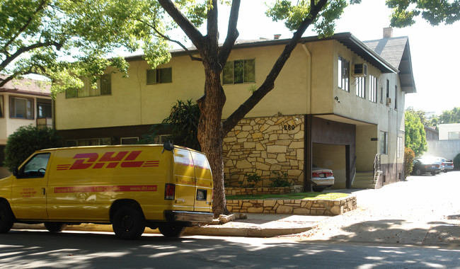 260 S Oakland Ave in Pasadena, CA - Foto de edificio - Building Photo