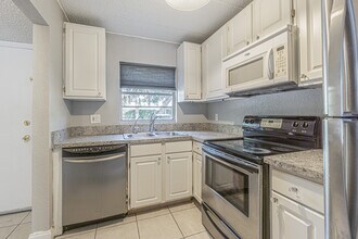 2818 Somerset Park Dr in Tampa, FL - Building Photo - Building Photo